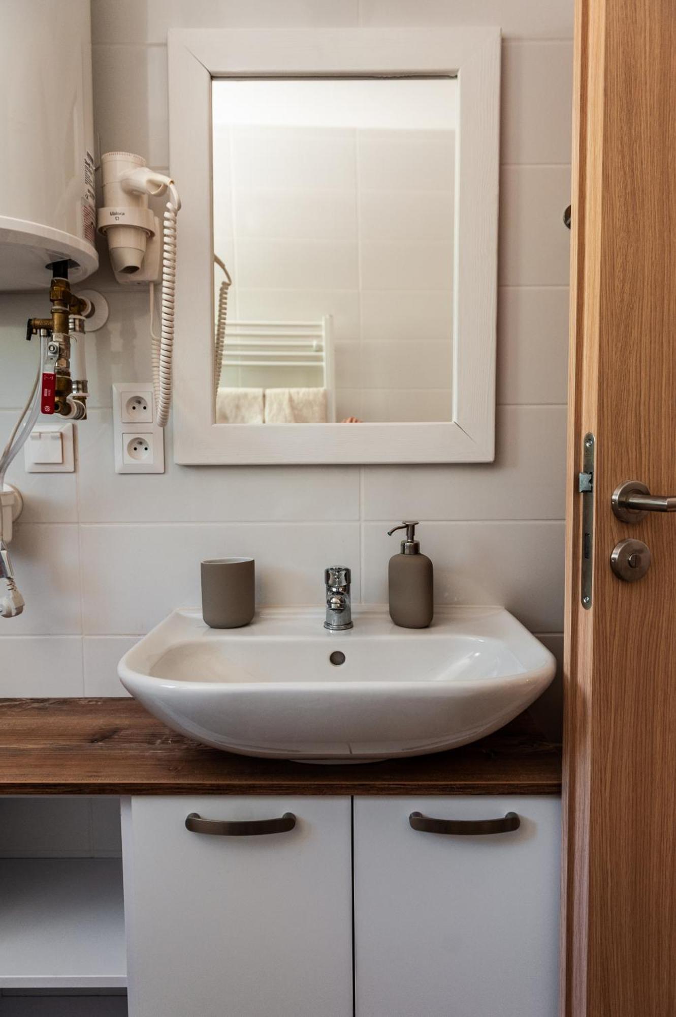 Apartmany Besen Bešeňová Eksteriør billede