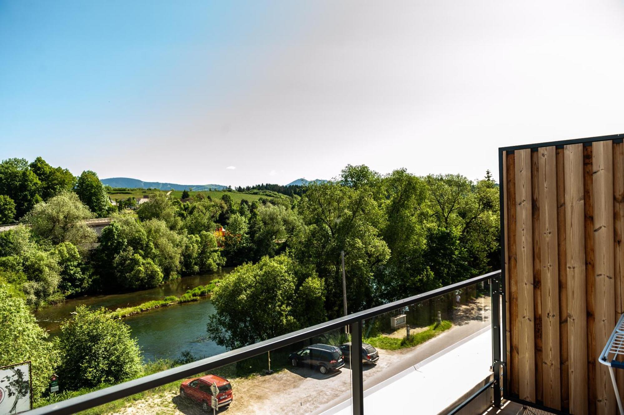 Apartmany Besen Bešeňová Eksteriør billede